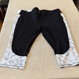 Women’s Plus Size Lane Bryant Livi Active Black and White Capris
